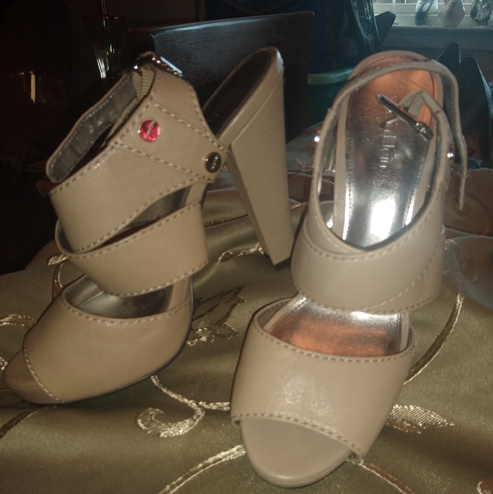 Calvin Klein cream color heels..too cute